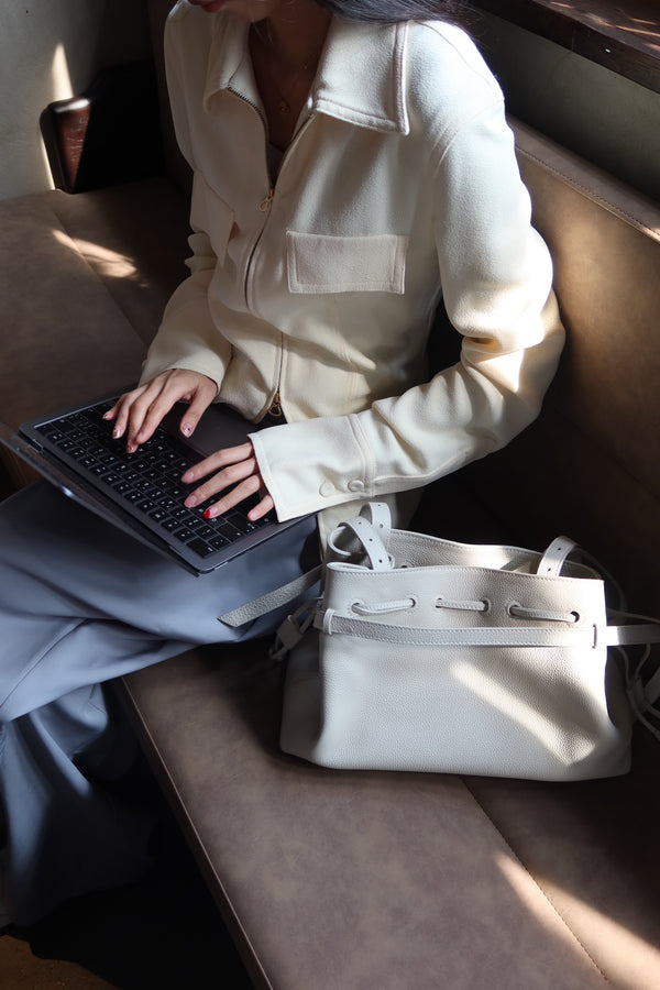 L'erreur — Fog White worn by a customer 3
