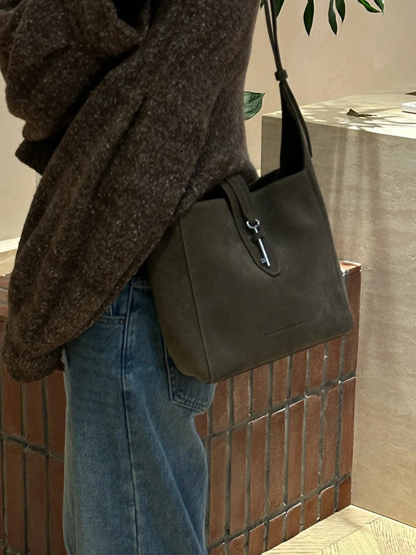 Key Hobo (22) — Rosewood worn by a customer 2