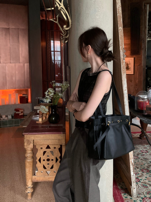 L'erreur — Black worn by a customer 1